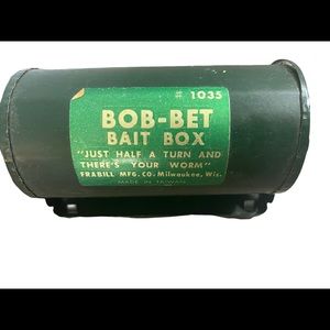 Vintage Bob Bet bait box, Frabill Mfg, Taiwan.